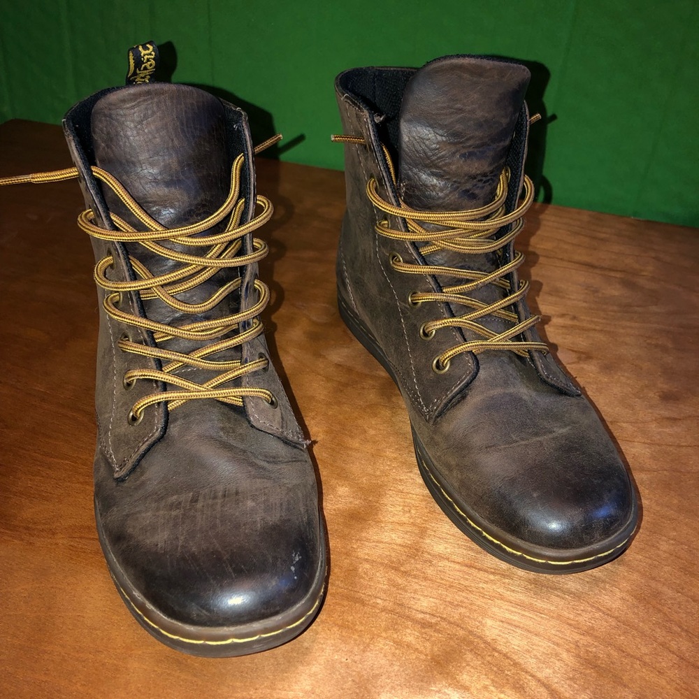 Dr.Martens women’s Leyton boots brown